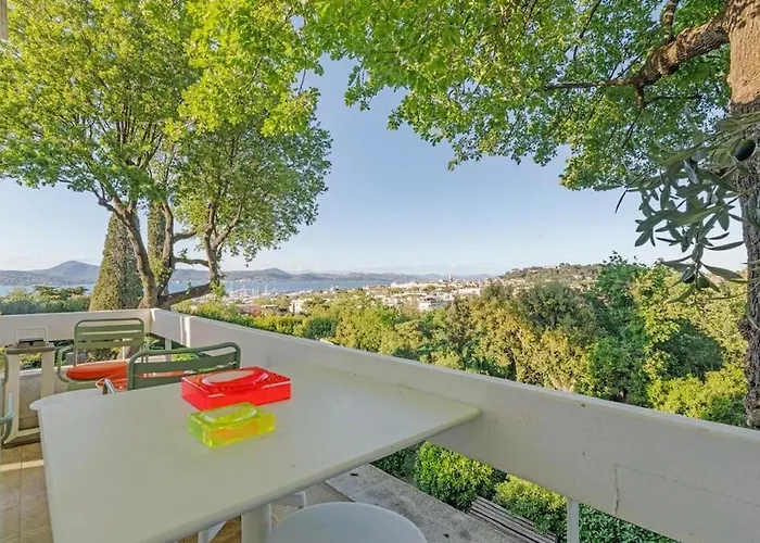 Le Village Et La Mer, élégance Et Panorama Apartamento *