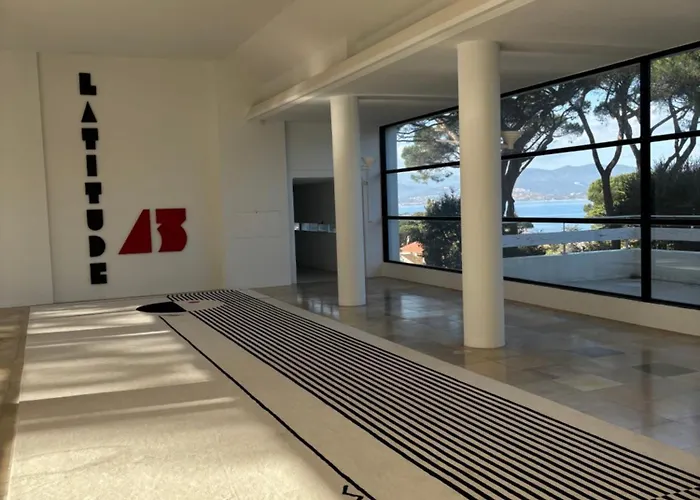 Le Village Et La Mer, élégance Et Panorama Saint-Tropez